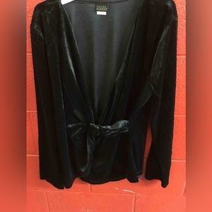 Formal women’s top- L & M available- new- black
